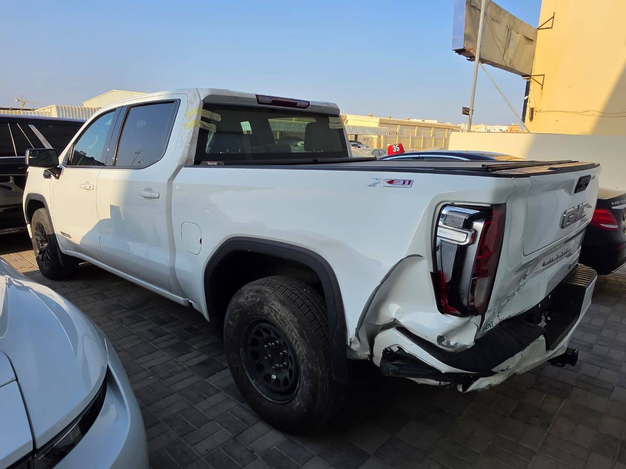 2023 GMC SIERRA K1500 — 208499 KM — Lot 93687365 - Marhaba Auctions Used Cars - Image 4