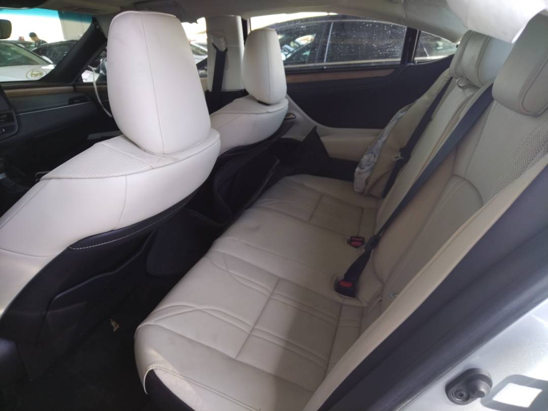 2023 LEXUS ES 300H — 5285 Miles — Lot 73098943 - Marhaba Auctions Used Cars - Image 4