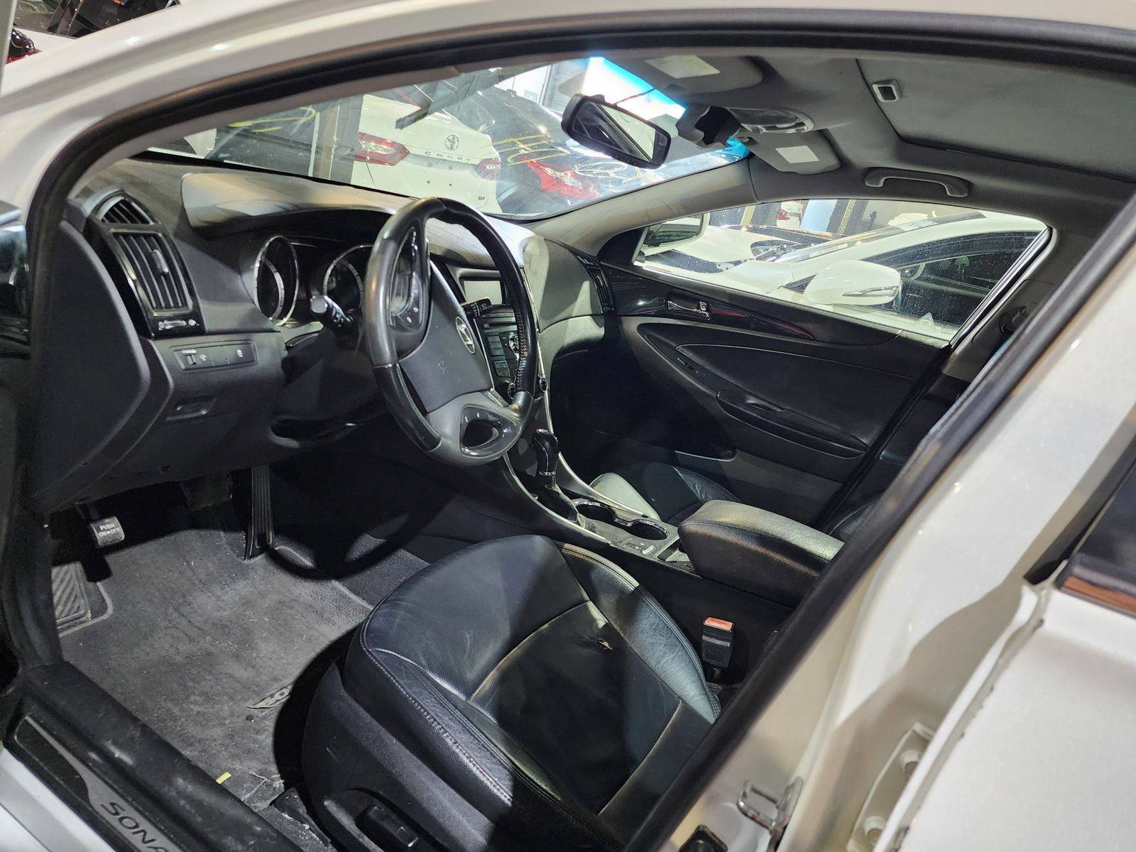 2011 HYUNDAI SONATA — 172864 Miles — Lot 006652 — Al Quoz - Marhaba Auctions Used Cars - Image 7