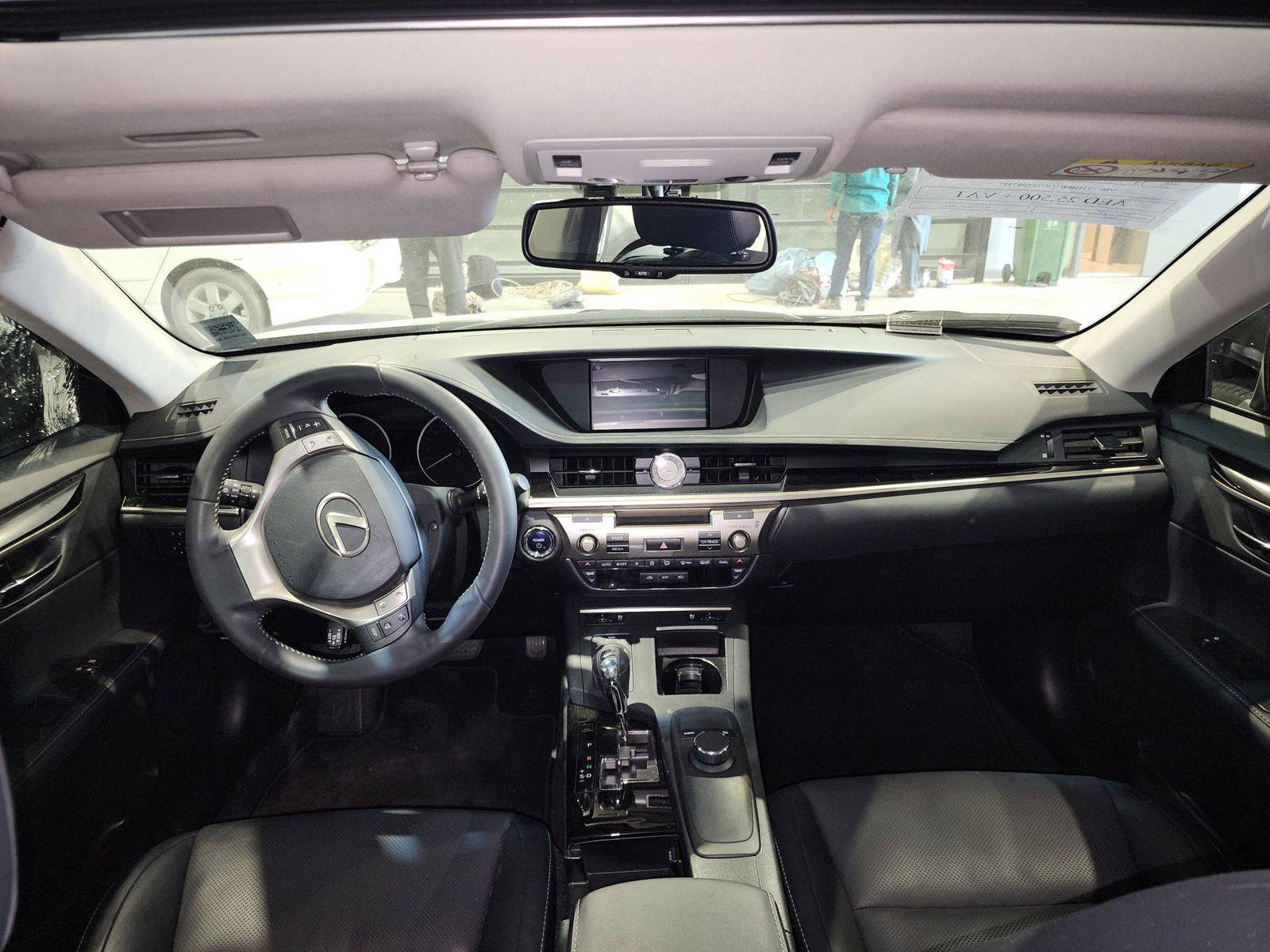 2015 LEXUS ES 300H — 103309 KM — Lot 2087377 — Al Quoz - Marhaba Auctions Used Cars - Image 8