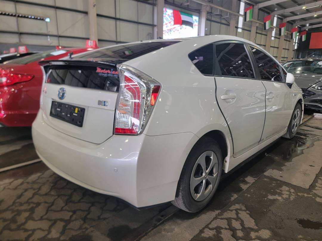 2015 TOYOTA PRIUS — 274538 KM — Lot 000295 — Main - Marhaba Auctions Used Cars - Image 3