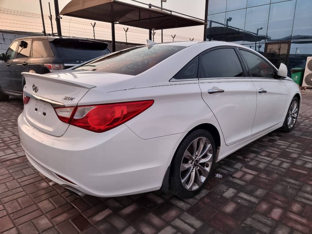 2012 HYUNDAI SONATA — 152776 Miles — Lot 124578 — Souq - Marhaba Auctions Used Cars - Image 5