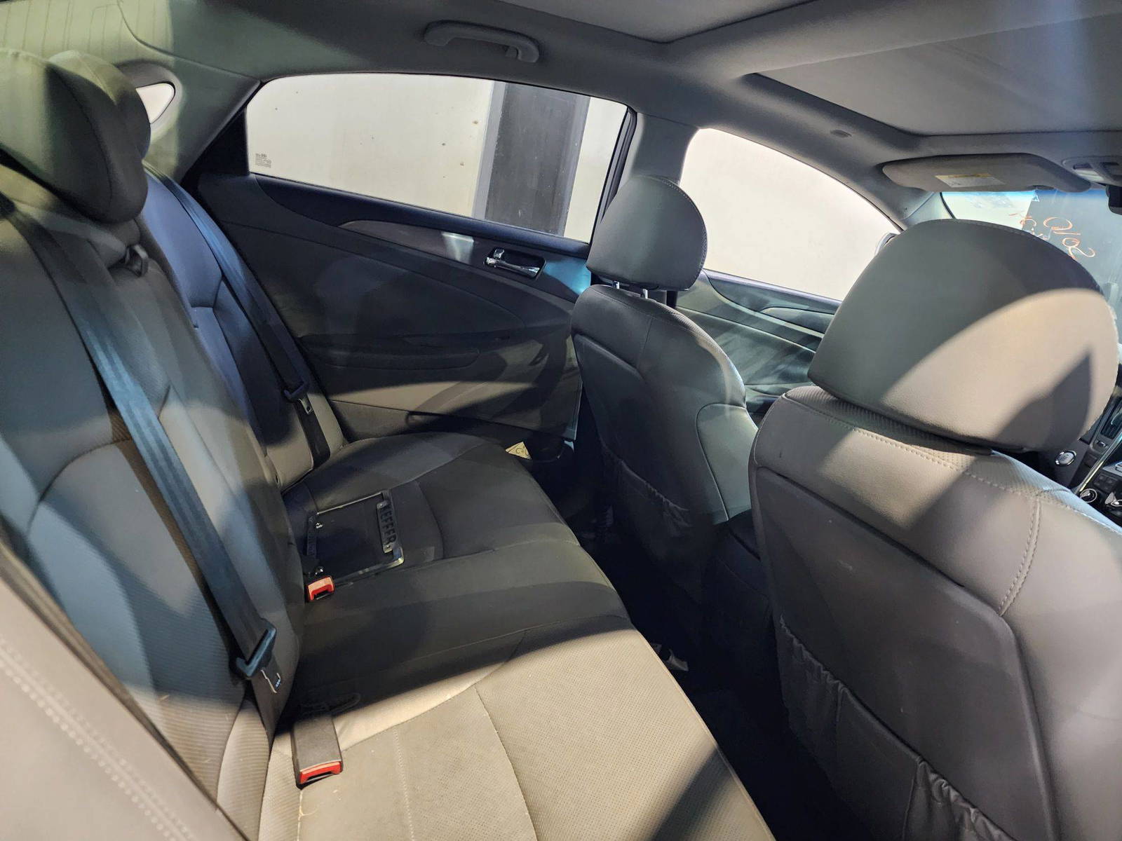 2015 HYUNDAI SONATA — 195495 Miles — Lot 129445 — Al Quoz - Marhaba Auctions Used Cars - Image 7