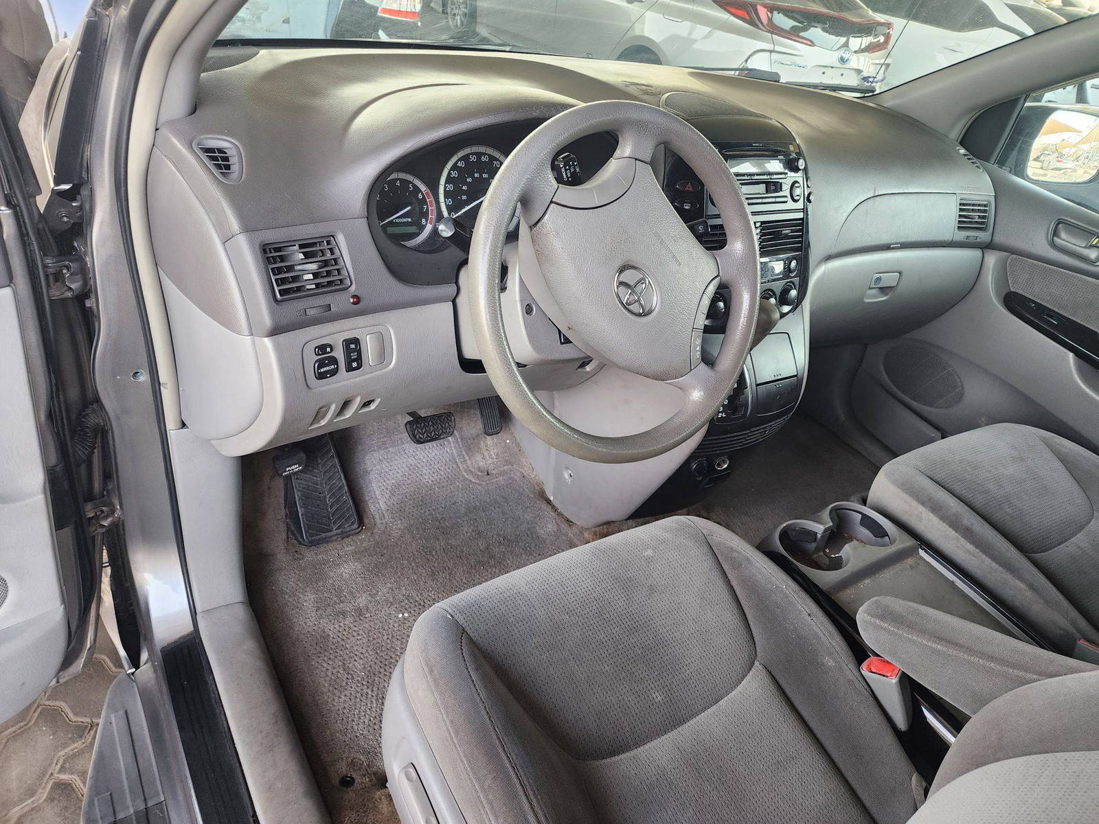 2005 TOYOTA SIENNA — 189586 Miles — Lot 214984 - Marhaba Auctions Used Cars - Image 8