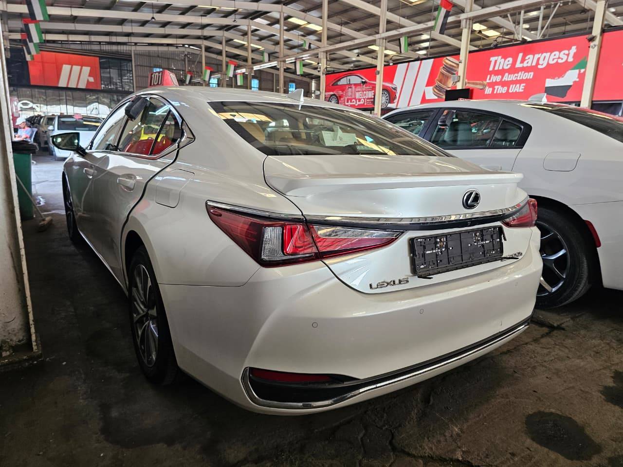 2023 LEXUS ES 300H — 146038 KM — Lot P2203865 — Main - Marhaba Auctions Used Cars - Image 6