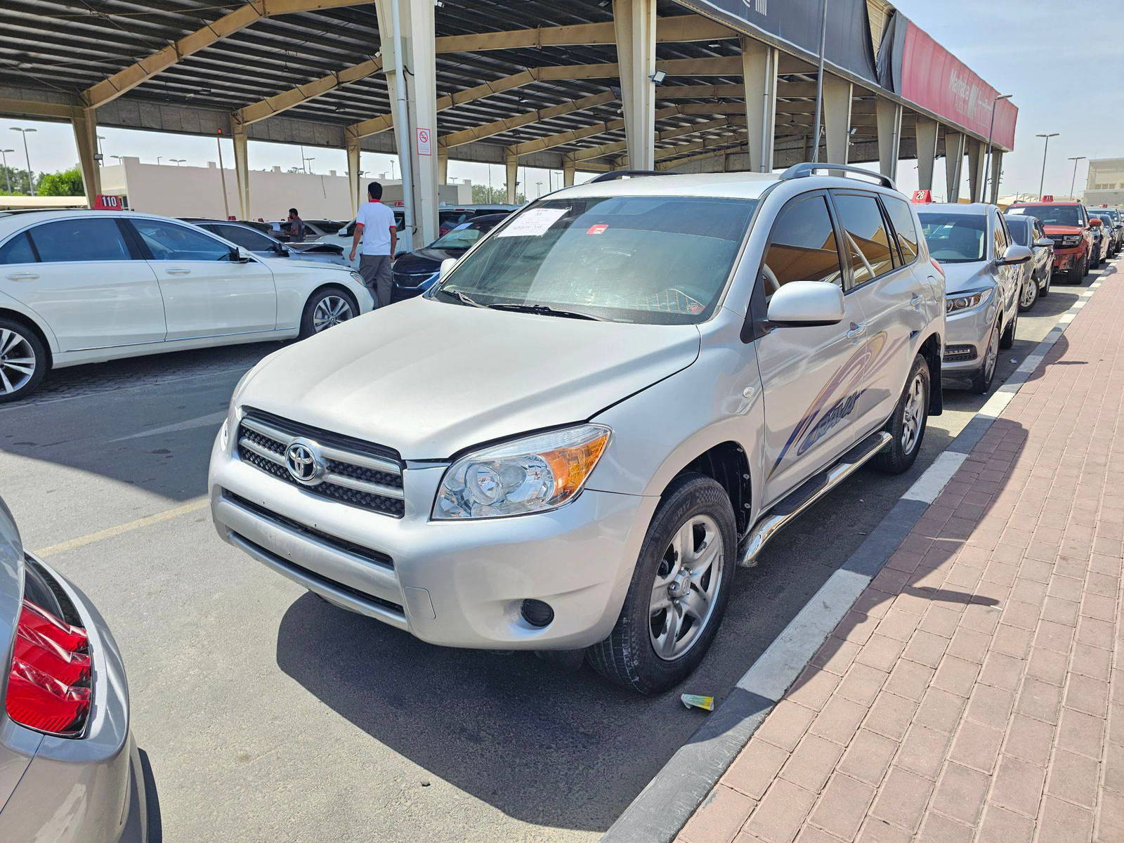 2008 TOYOTA RAV4 — 297124 KM — Lot 5194388 — Souq - Marhaba Auctions Used Cars - Image 4