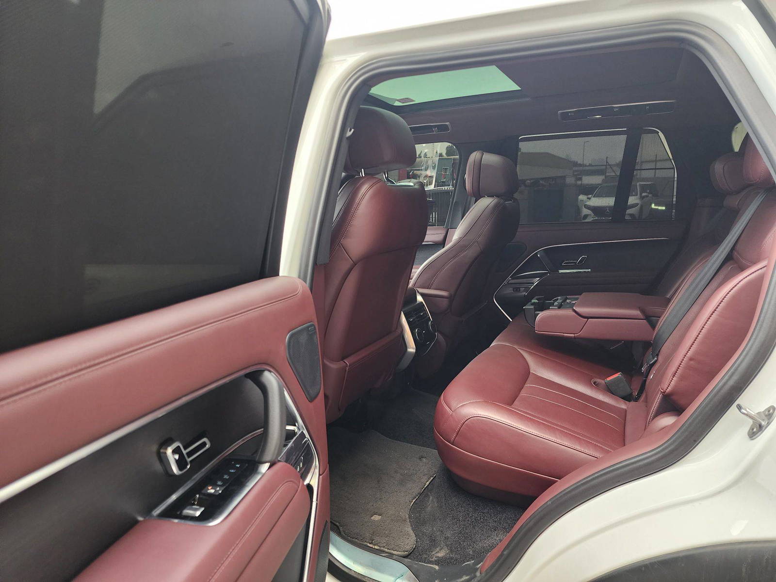2022 LAND ROVER RANGE ROVER VOGUE — 61032 KM — Lot 77NA007039 — Al Quoz - Marhaba Auctions Used Cars - Image 11