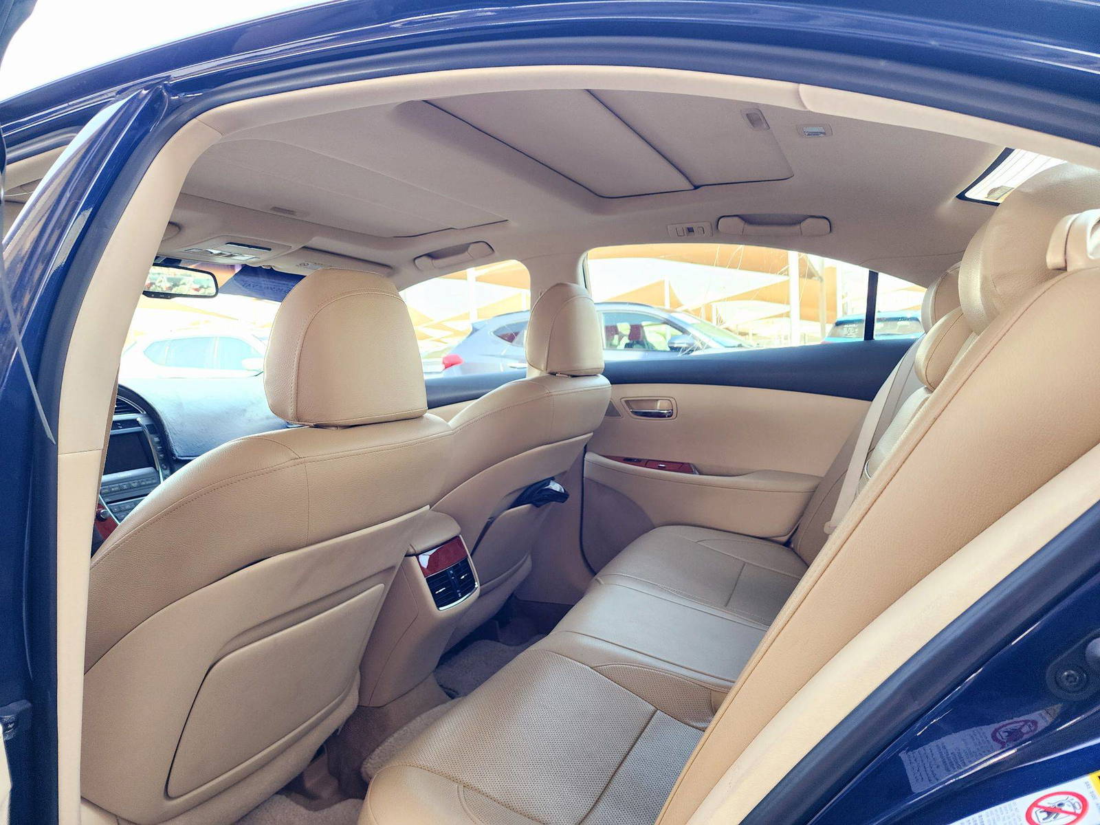 2011 LEXUS ES 350 — 126301 KM — Lot 1B2417795 — Souq - Marhaba Auctions Used Cars - Image 6