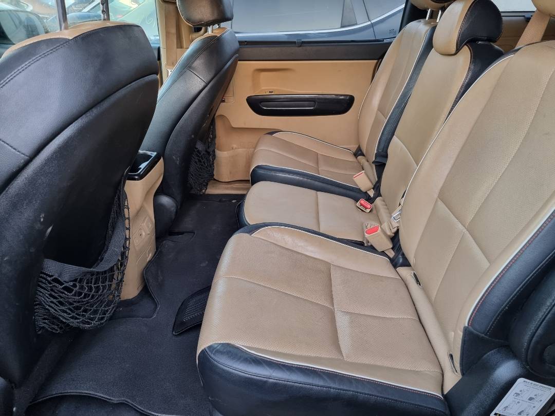 2015 KIA SEDONA — 195913 Miles — Lot 215487 — Souq - Marhaba Auctions Used Cars - Image 7