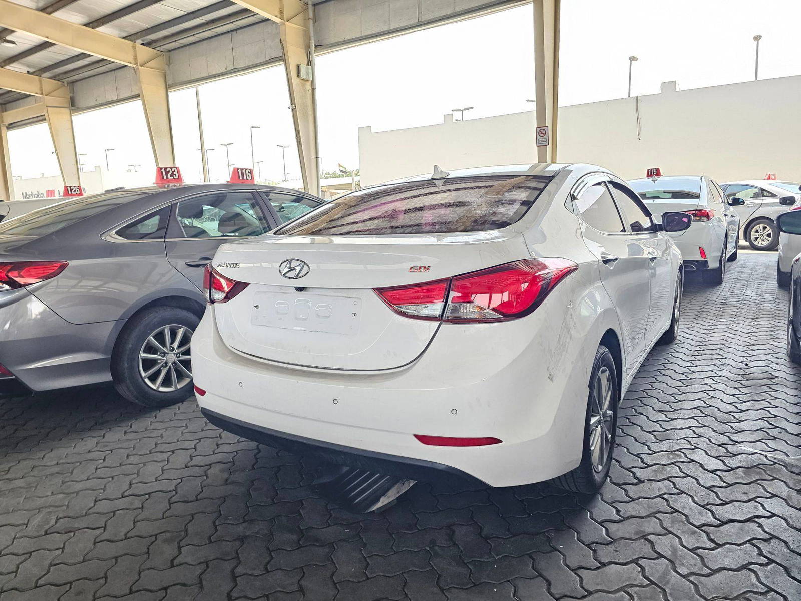 2015 HYUNDAI AVANTE — 246196 KM — Lot 466023 — Al Quoz - Marhaba Auctions Used Cars - Image 3