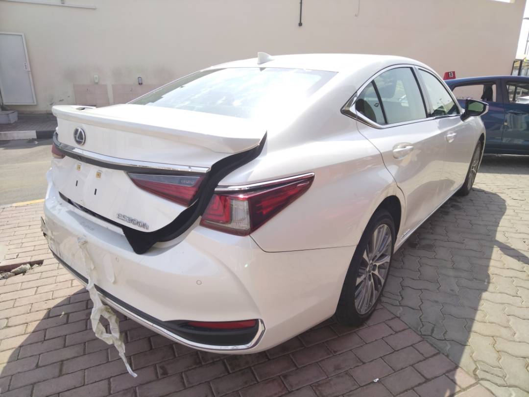 2021 LEXUS ES 300H — 27784 Miles — Lot 37629301 - Marhaba Auctions Used Cars - Image 6