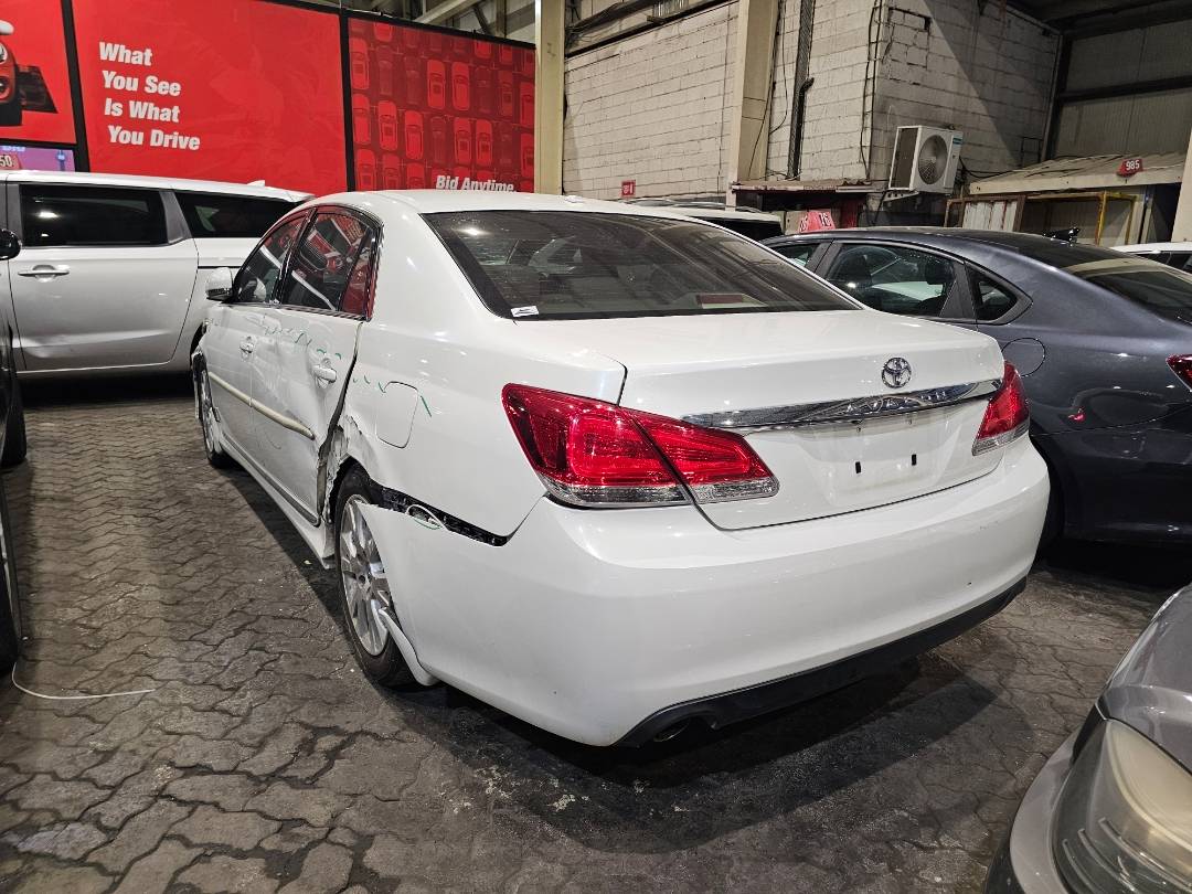 2011 TOYOTA AVALON — 118425 Miles — Lot U428566 — Souq - Marhaba Auctions Used Cars - Image 4