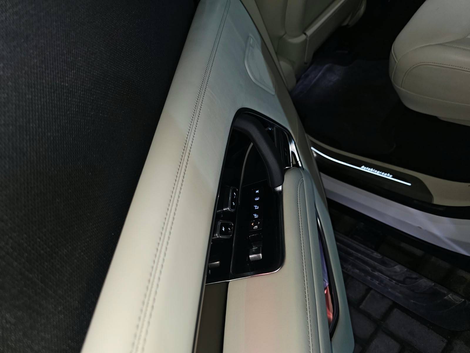2023 LAND ROVER RANGE ROVER VOGUE AUTOBIOGRAPHY — 18543 KM — Lot 7XPA076782 - Marhaba Auctions Used Cars - Image 10