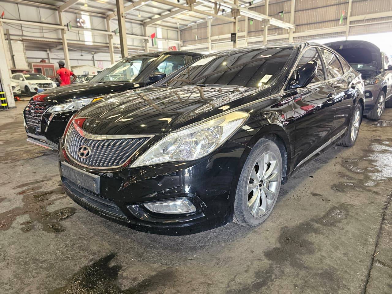 2012 HYUNDAI GRANDEUR — 185571 KM — Lot 205078 — Ind. 12 - Marhaba Auctions Used Cars - Image 4