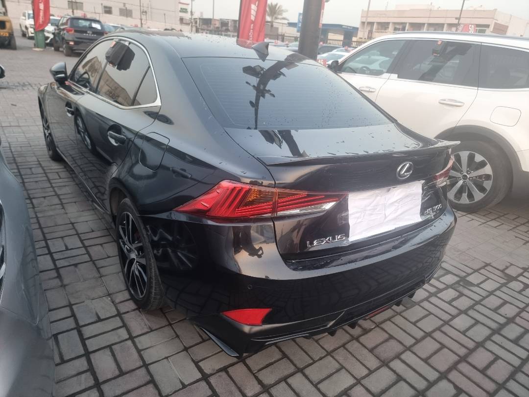 2020 LEXUS IS 300 — 118960 KM — Lot 5108510 — Ind. 12 - Marhaba Auctions Used Cars - Image 4