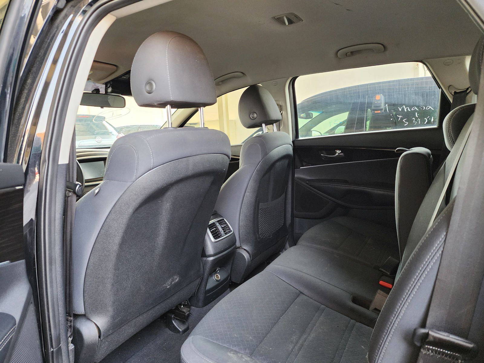 2019 KIA SORENTO — 142164 Miles — Lot 87800 — Souq - Marhaba Auctions Used Cars - Image 6