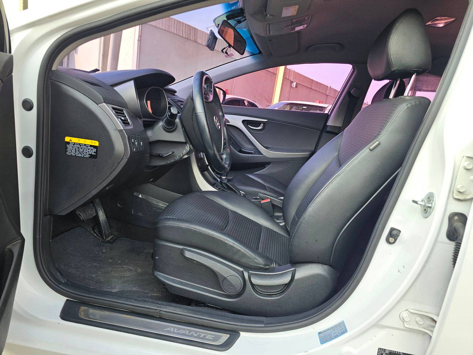 2016 HYUNDAI AVANTE — 153664 KM — Lot GU630524 — Souq - Marhaba Auctions Used Cars - Image 8