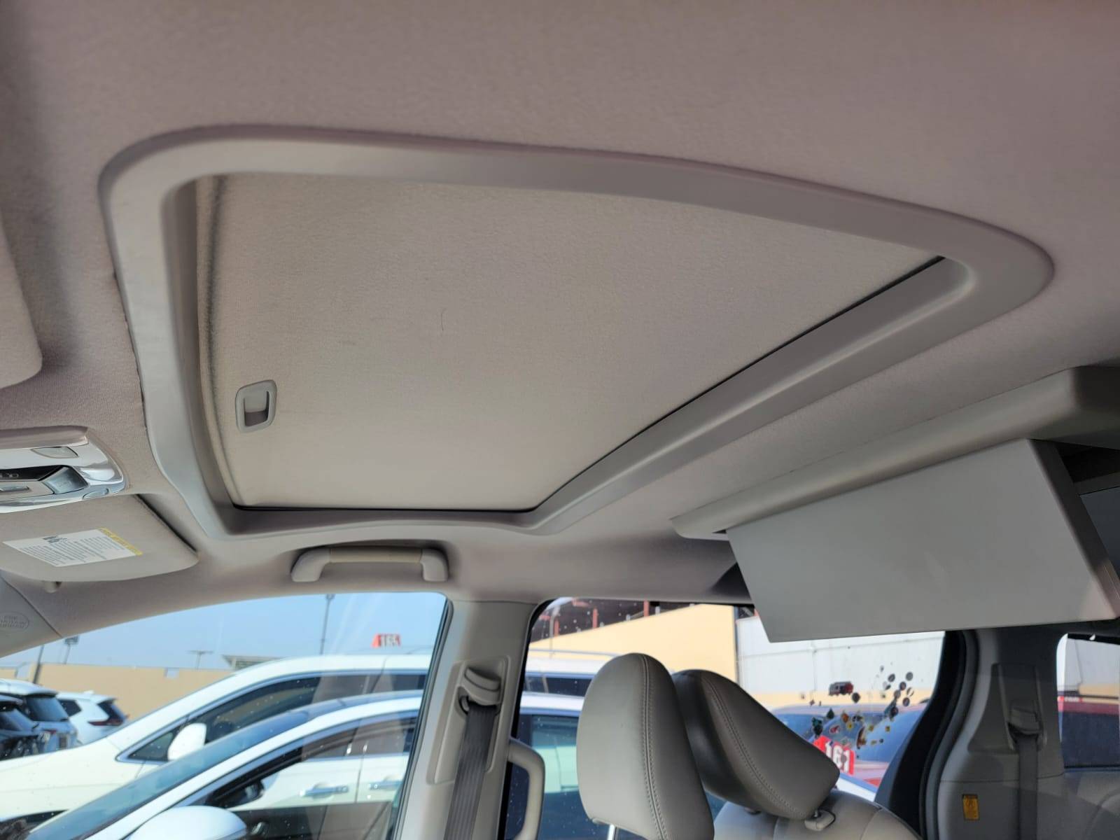 TOYOTA SIENNA 2011 - Marhaba Auction Used Cars - Image 7