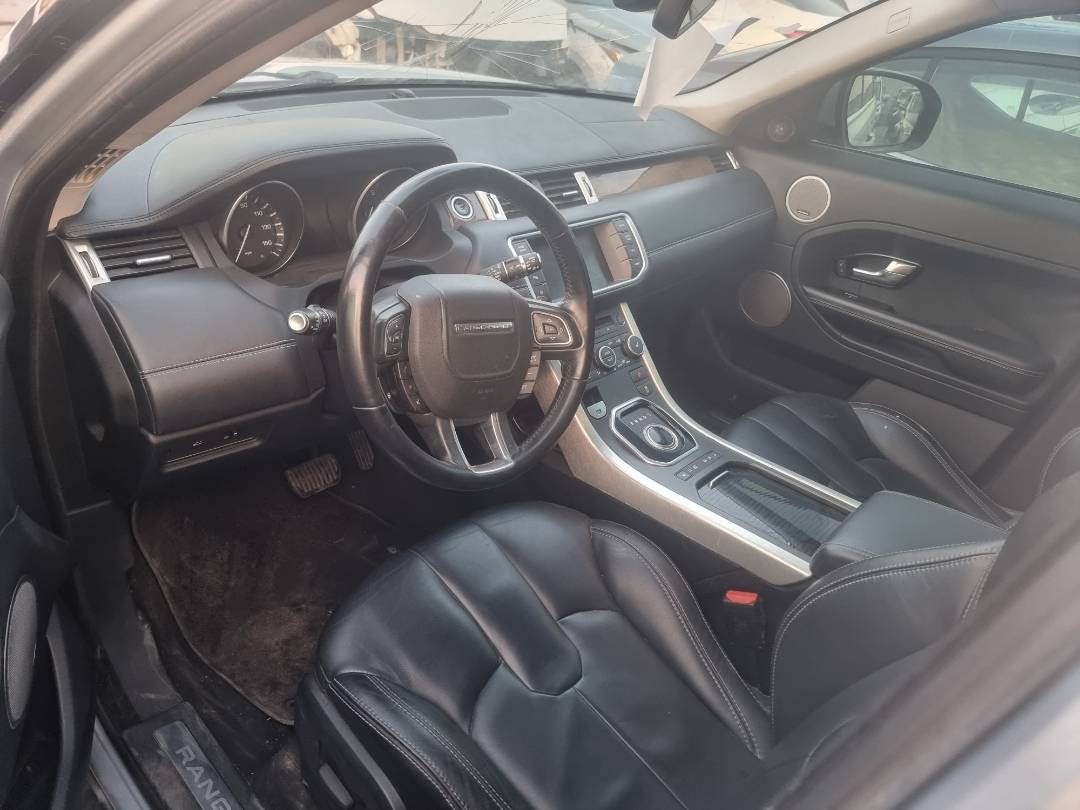 2012 LAND ROVER RANGE ROVER EVOQUE — 112916 Miles — Lot H638246 — Souq - Marhaba Auctions Used Cars - Image 6