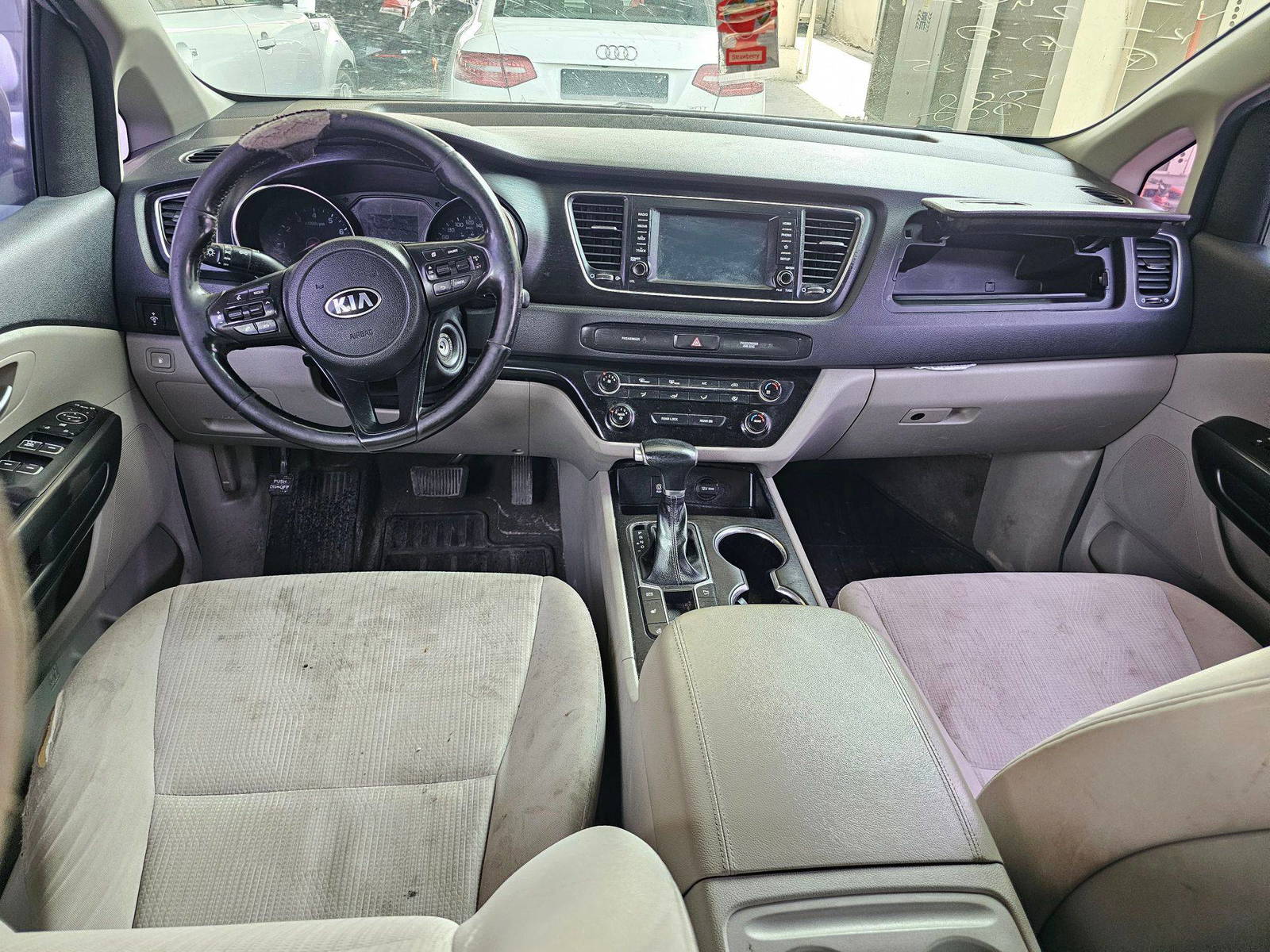 2019 KIA SEDONA — 224827 KM — Lot 12310867 — Souq - Marhaba Auctions Used Cars - Image 7