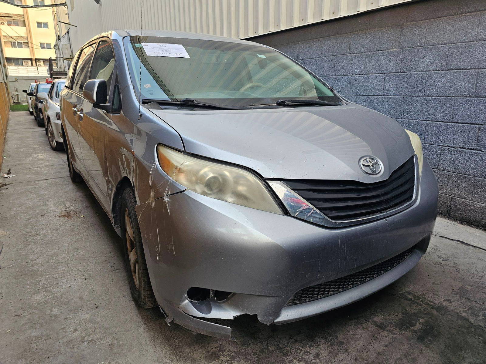 Toyota Sienna 2011 view 2