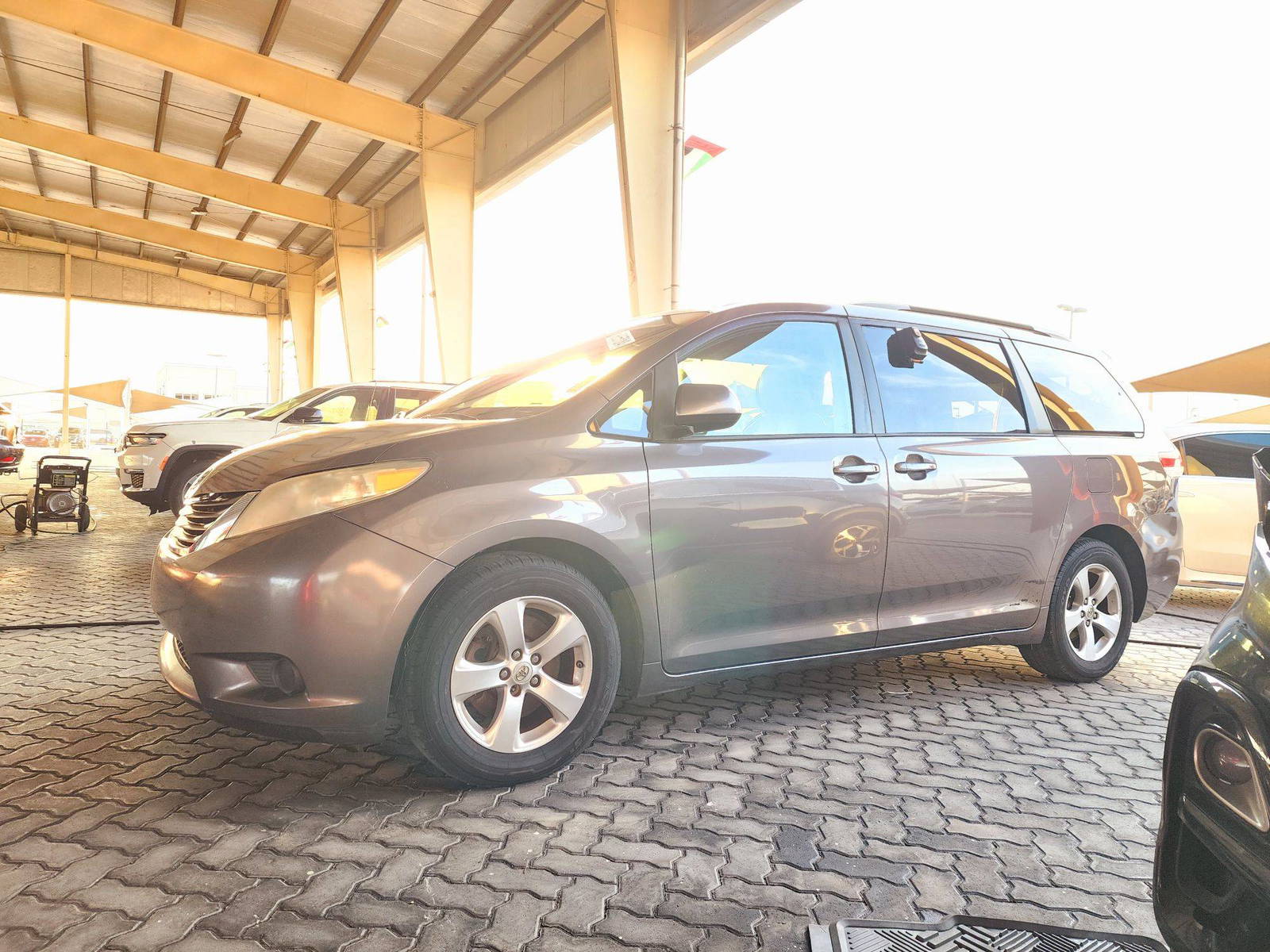 2013 TOYOTA SIENNA — 256544 Miles — Lot C9DS324656 — Souq - Marhaba Auctions Used Cars - Image 5