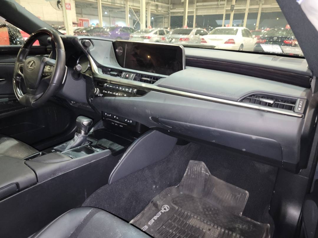 2021 LEXUS ES 300H — 88923 Miles — Lot 37403619 - Marhaba Auctions Used Cars - Image 6