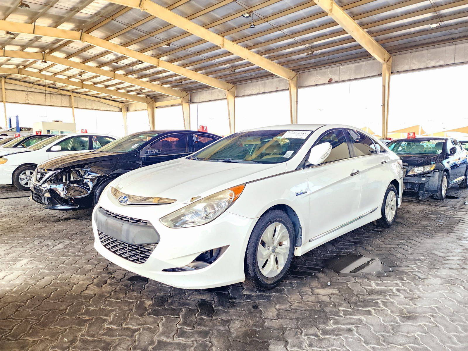 2015 HYUNDAI SONATA — 162300 Miles — Lot FA134364 — Souq - Marhaba Auctions Used Cars - Image 4