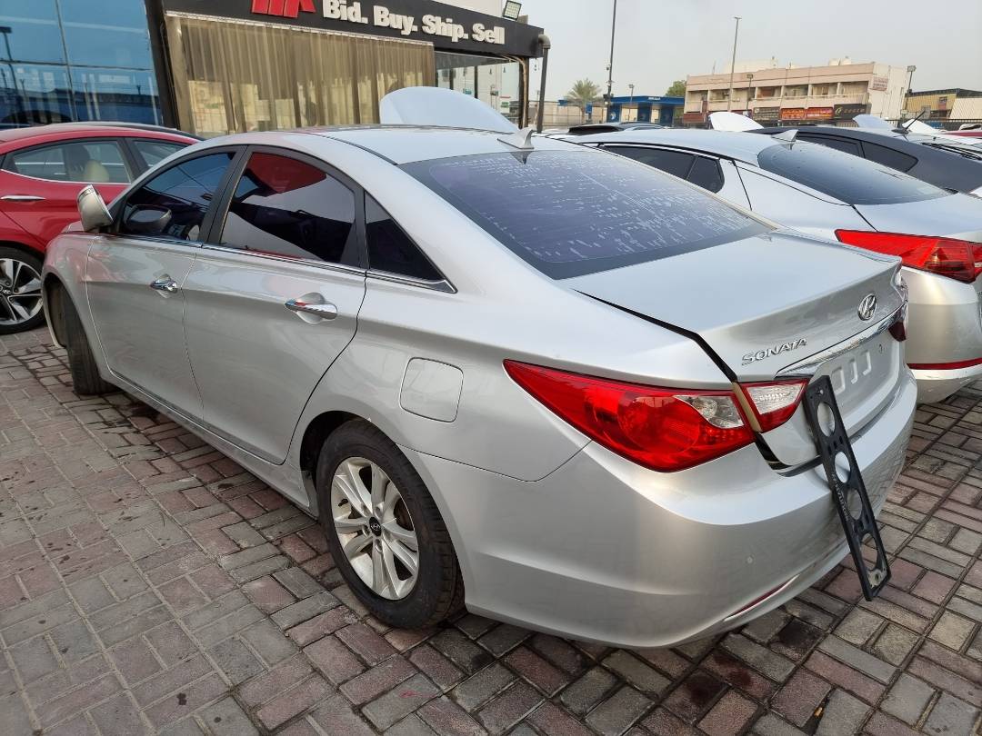 2012 HYUNDAI SONATA — 187697 KM — Lot 367425 — Souq - Marhaba Auctions Used Cars - Image 5