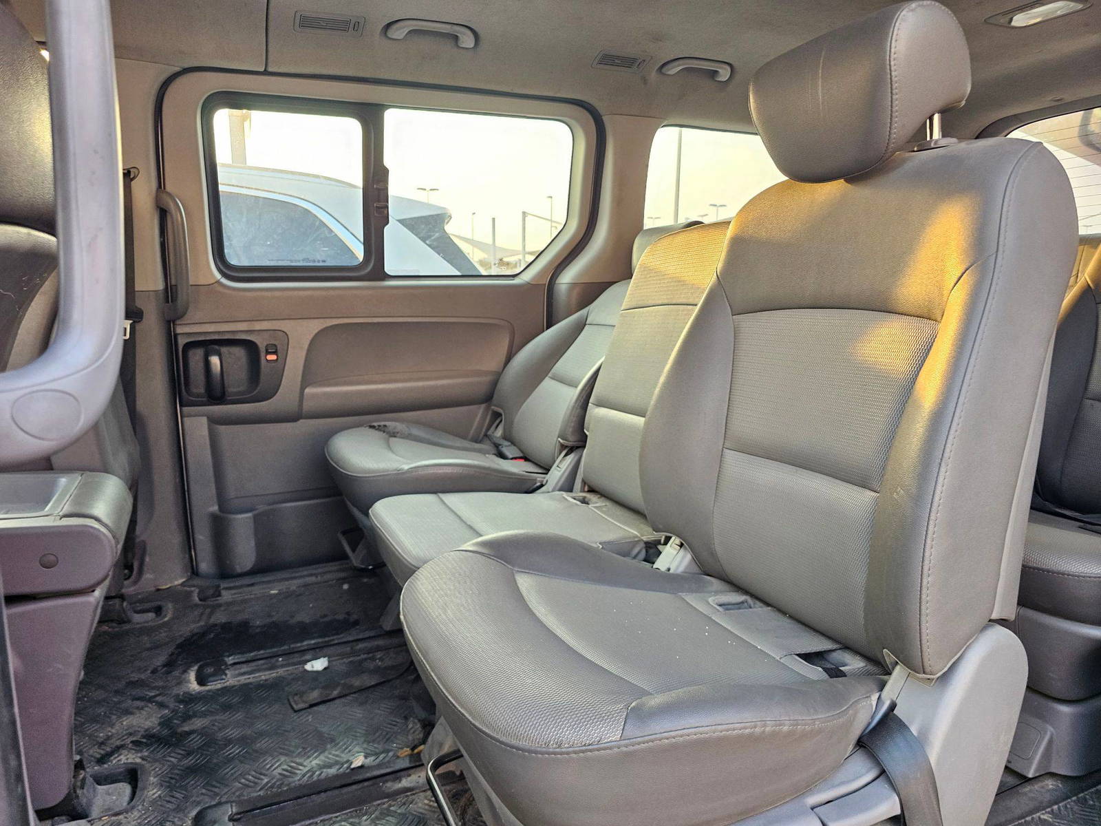 2009 HYUNDAI GRAND STAREX — 147074 KM — Lot JP9U152478 — Souq - Marhaba Auctions Used Cars - Image 9
