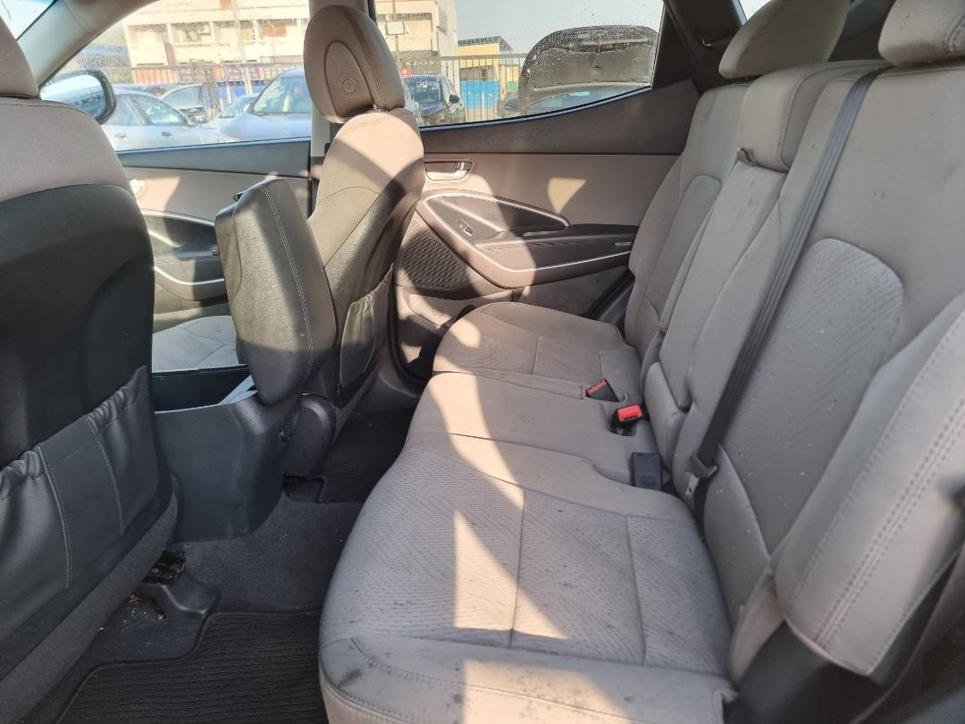 2016 HYUNDAI SANTA FE — 44211 Miles — Lot 125478 — Souq - Marhaba Auctions Used Cars - Image 4