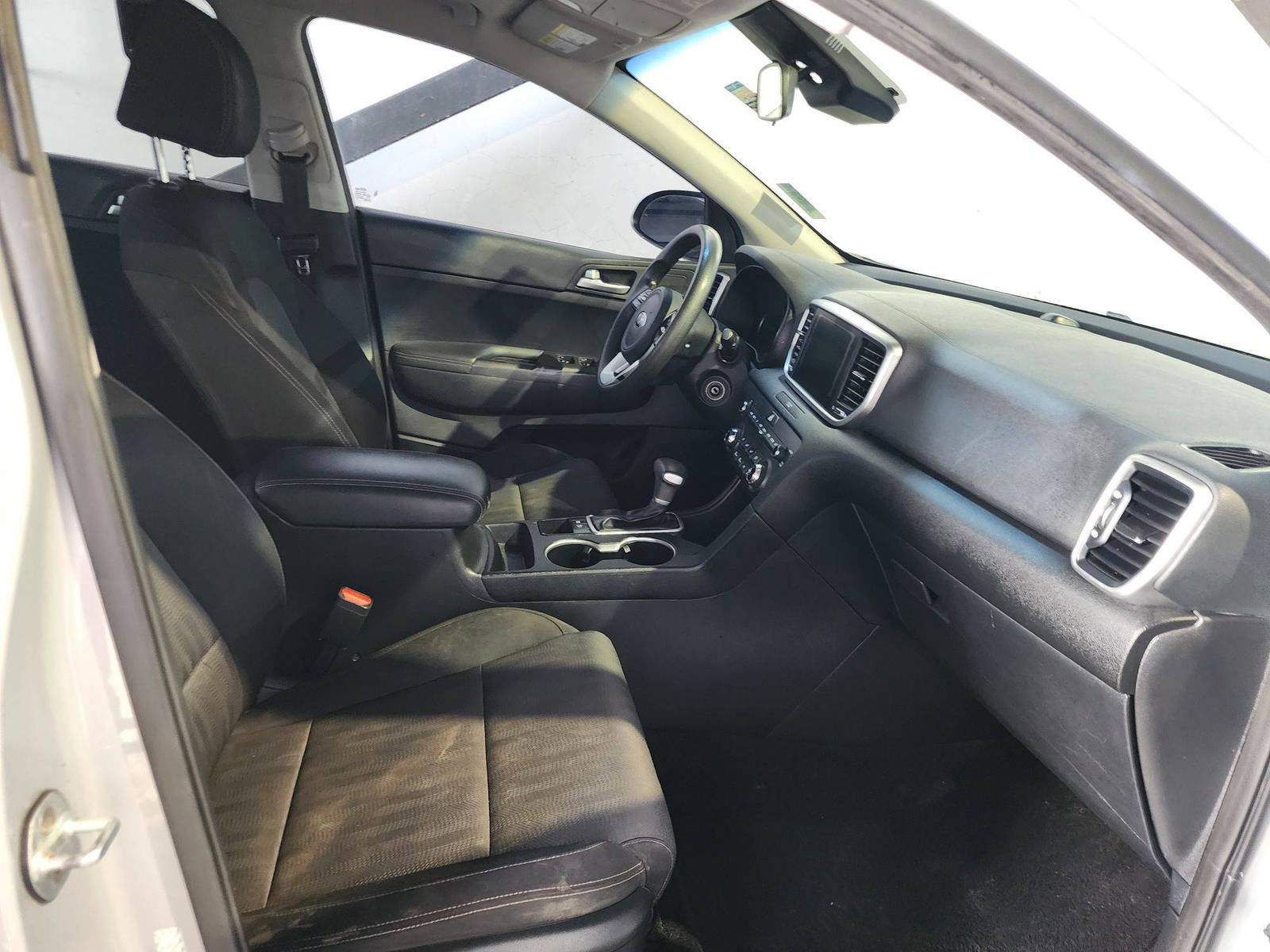 2020 KIA SPORTAGE — 98174 Miles — Lot 921938 — Al Quoz - Marhaba Auctions Used Cars - Image 9