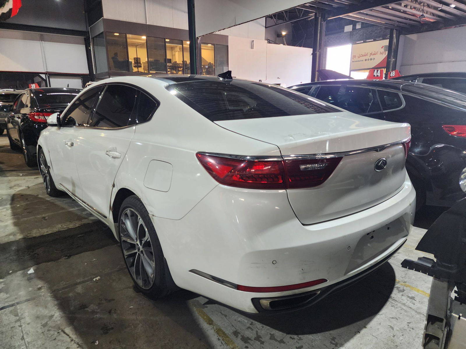 2017 KIA CADENZA — 111813 Miles — Lot 5090166 — Al Quoz - Marhaba Auctions Used Cars - Image 5