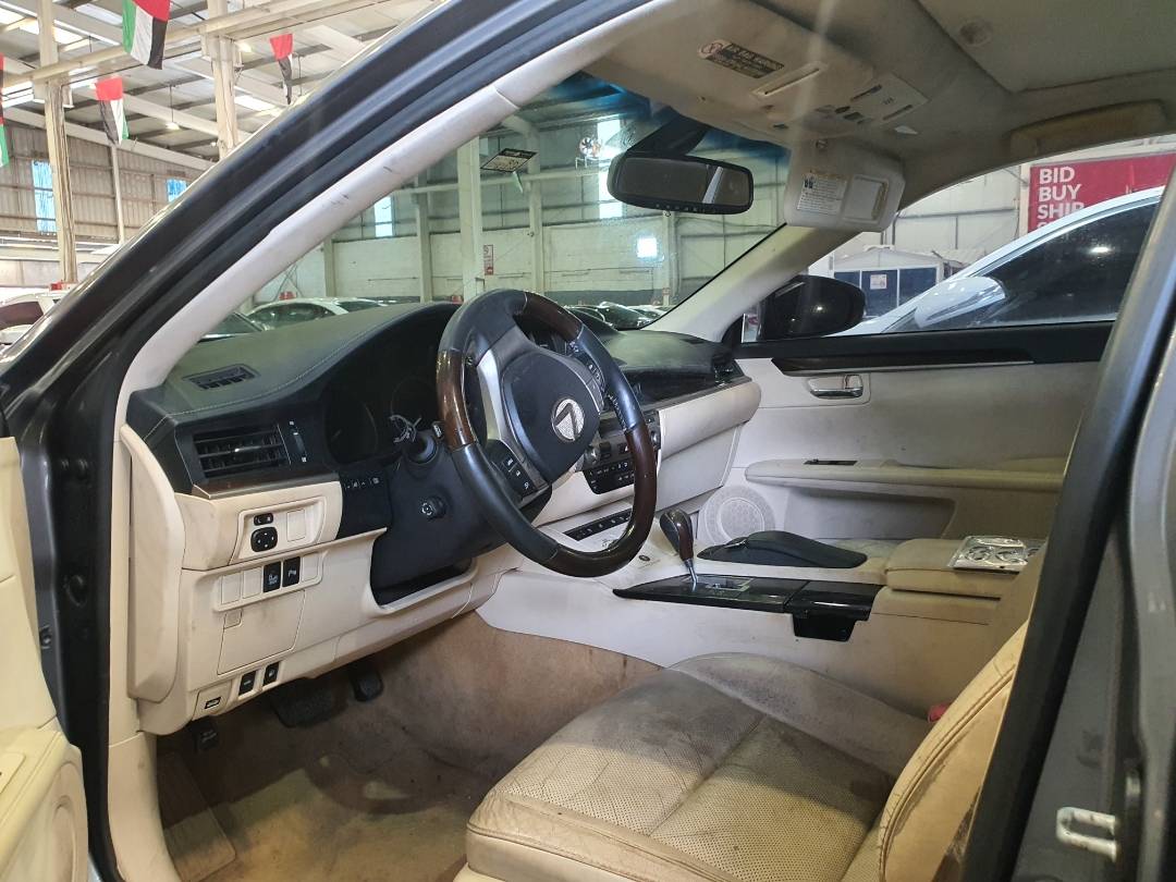 2014 LEXUS ES 350 — 166405 Miles — Lot 38635085 — Souq - Marhaba Auctions Used Cars - Image 6