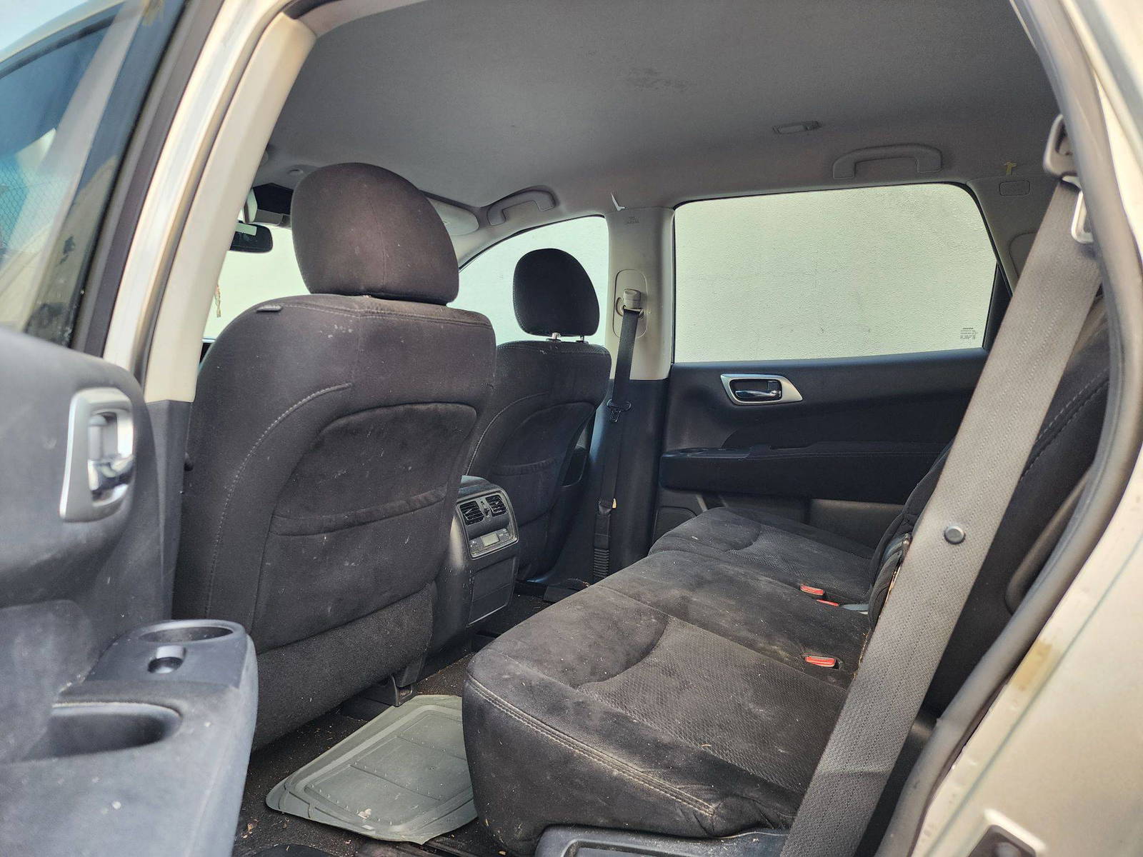 2015 NISSAN PATHFINDER — 155088 Miles — Lot 3799961 — Al Quoz - Marhaba Auctions Used Cars - Image 7