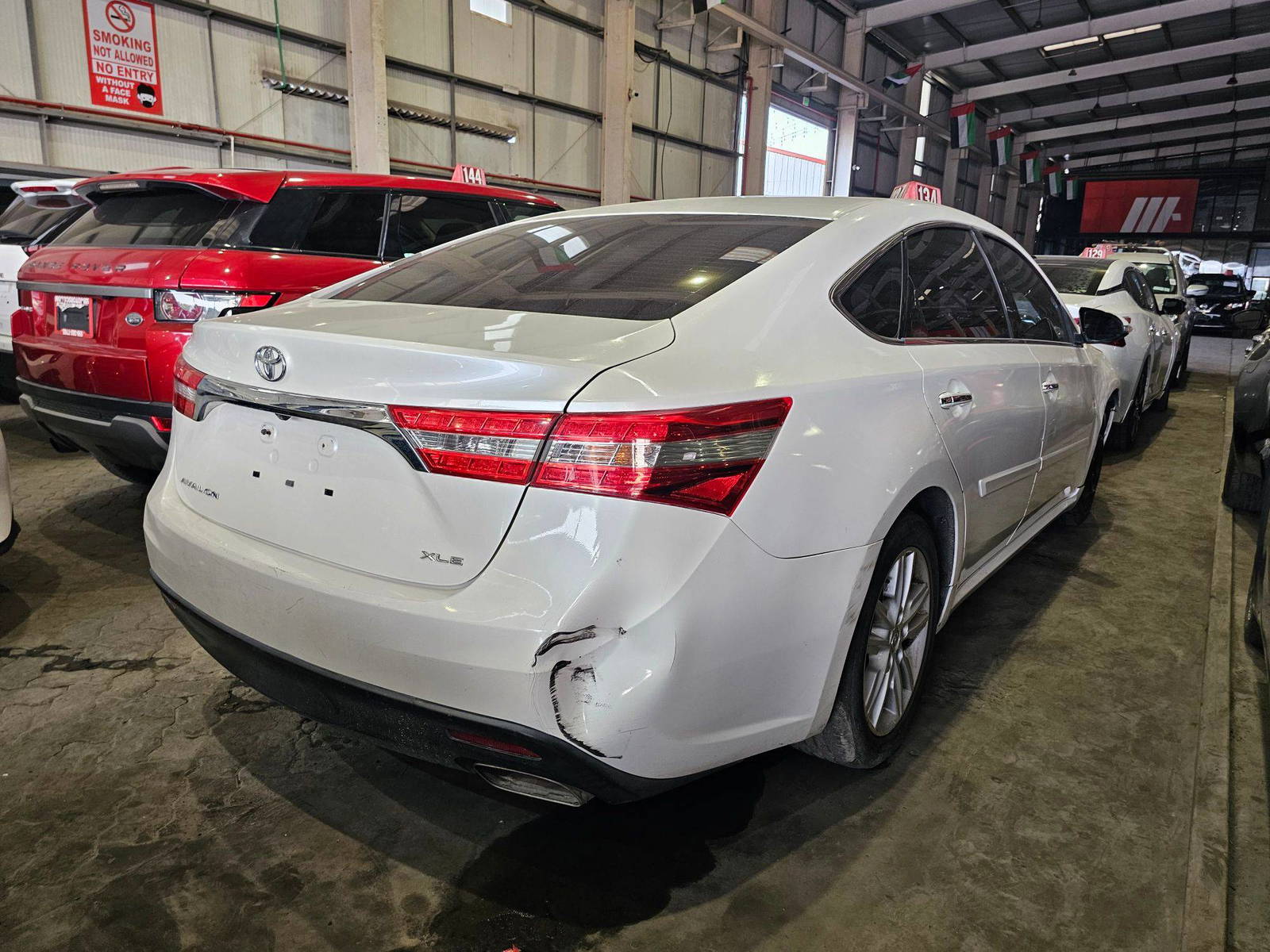 Toyota Avalon 2013 view 2