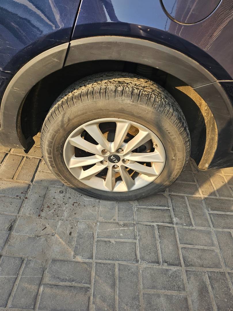 2019 KIA SORENTO — 179000 Miles — Lot 3879886 — Souq - Marhaba Auctions Used Cars - Image 6