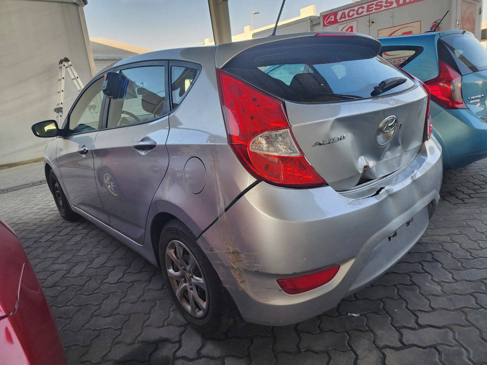 2012 HYUNDAI ACCENT — 187873 KM — Lot 47859 — Souq - Marhaba Auctions Used Cars - Image 5