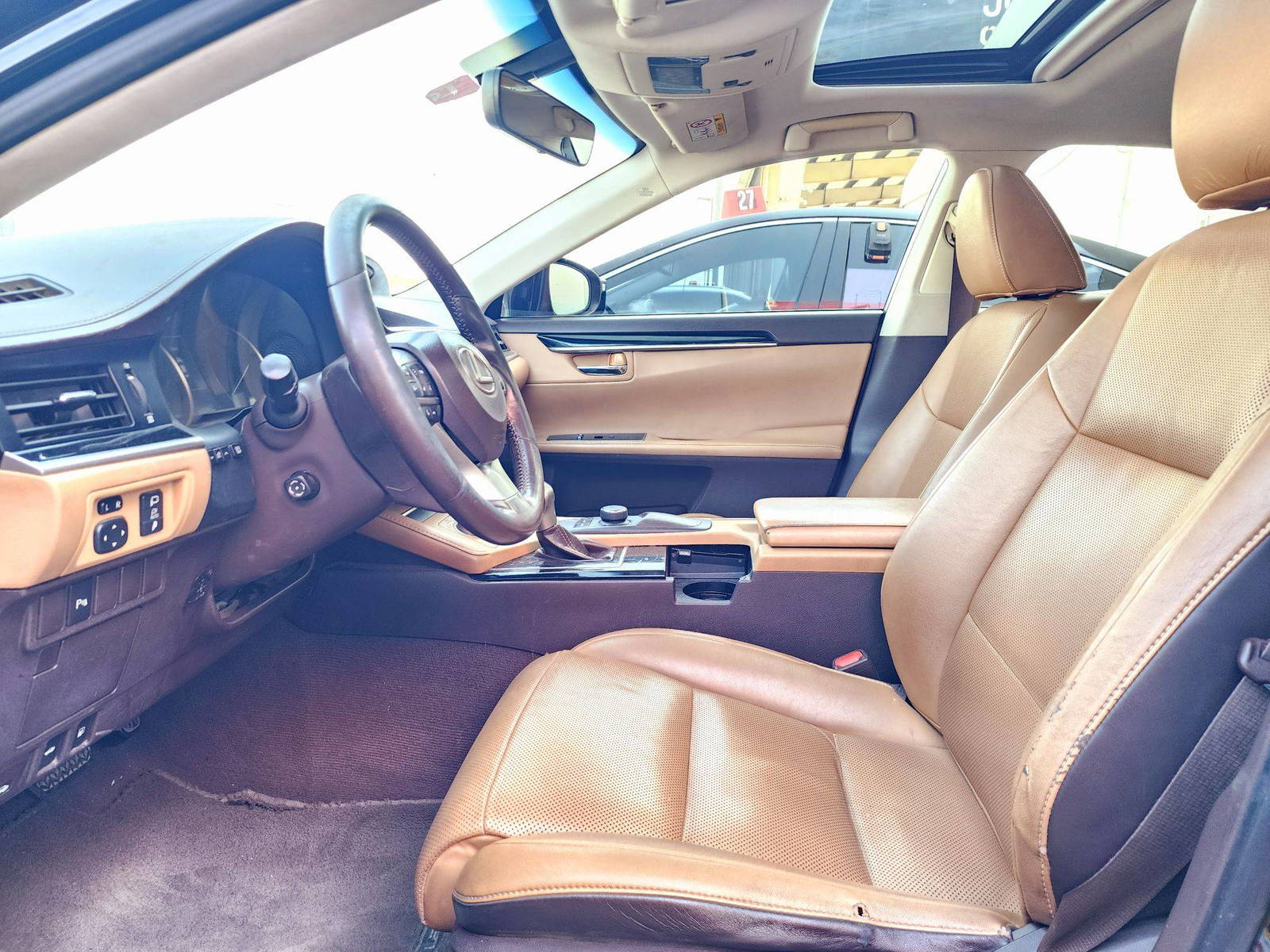 2018 LEXUS ES 350 — 619593 KM — Lot 3J2262563 — Souq - Marhaba Auctions Used Cars - Image 9