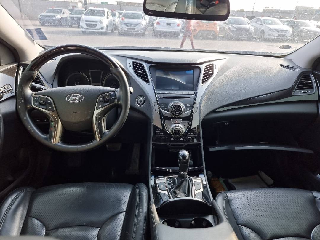 HYUNDAI GRANDEUR 2011 - Marhaba Auction Used Cars - Image 6