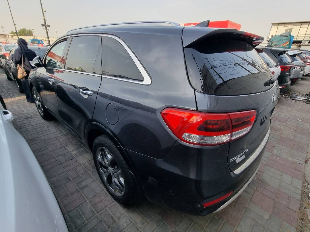 2017 KIA SORENTO — 206811 KM — Lot 47976265 — Souq - Marhaba Auctions Used Cars - Image 3