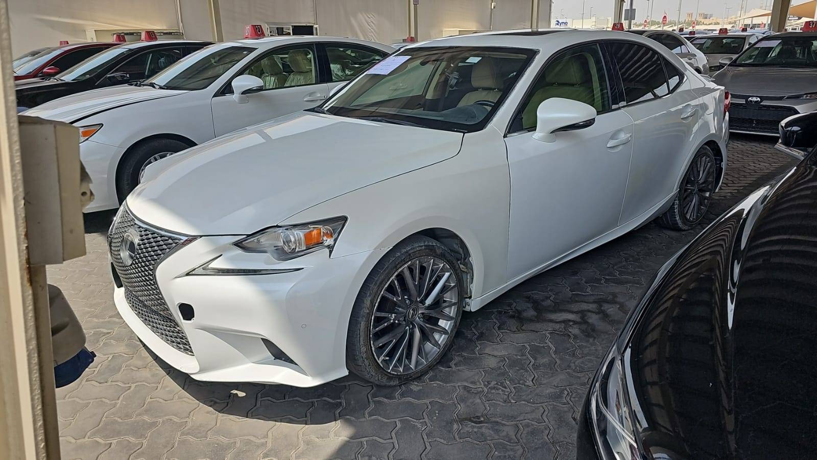 2014 LEXUS IS 250 — 100767 KM — Lot 9E5013013 — Souq - Marhaba Auctions Used Cars - Image 5