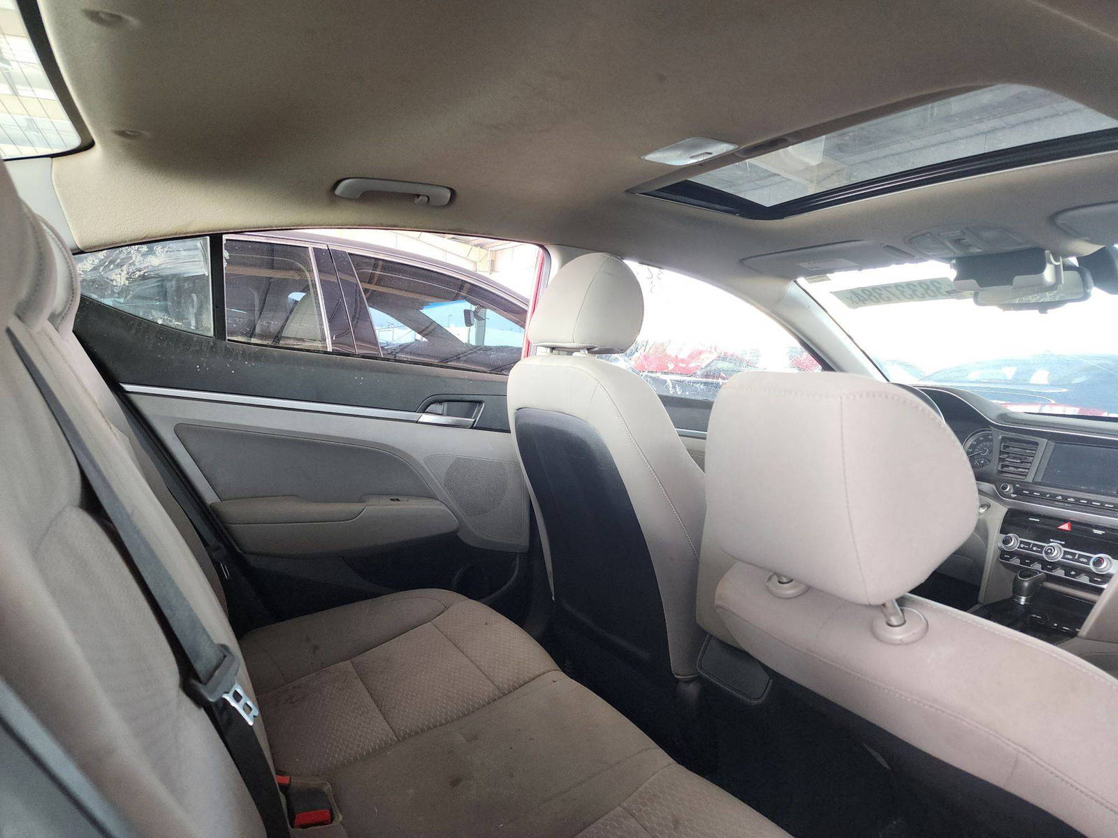 2020 HYUNDAI ELANTRA — 71083 Miles — Lot 38337384 — Souq - Marhaba Auctions Used Cars - Image 4