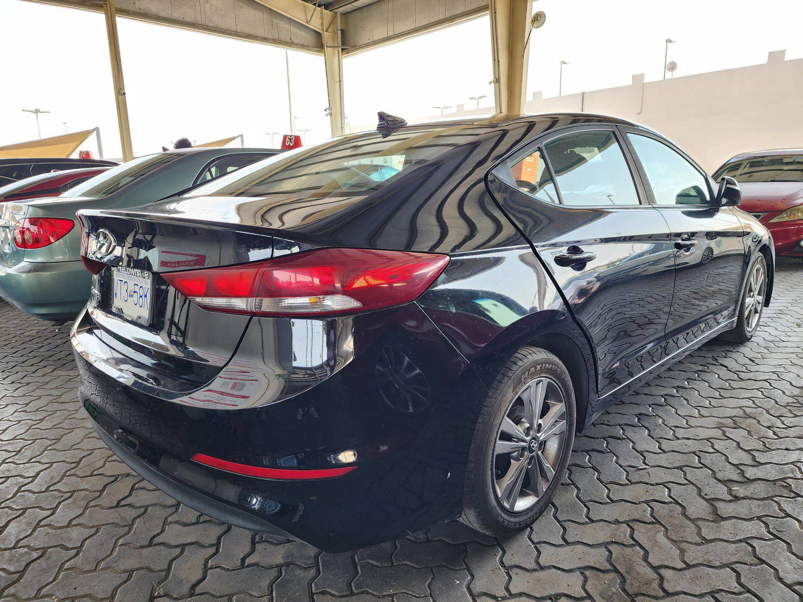 2018 HYUNDAI ELANTRA — 181399 KM — Lot 31065 — Souq - Marhaba Auctions Used Cars - Image 3