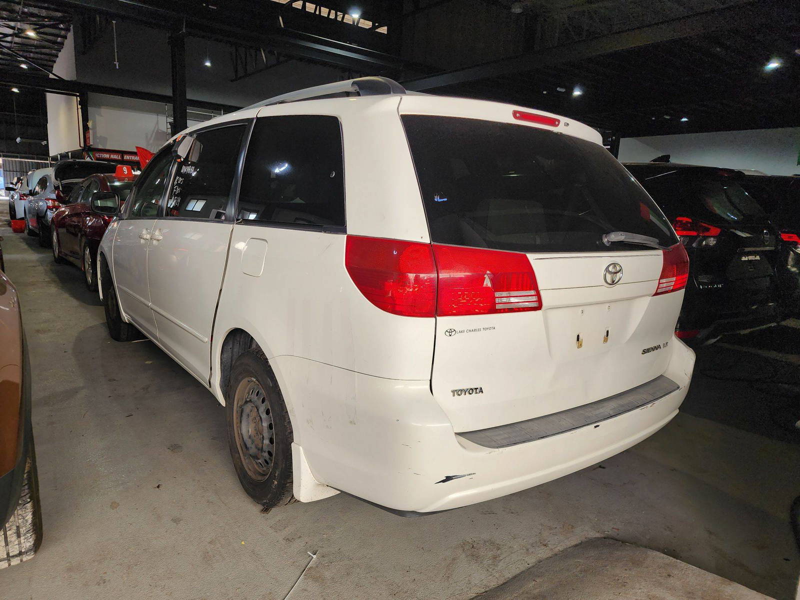 2004 TOYOTA SIENNA — 252120 Miles — Lot 70312234 — Al Quoz - Marhaba Auctions Used Cars - Image 6