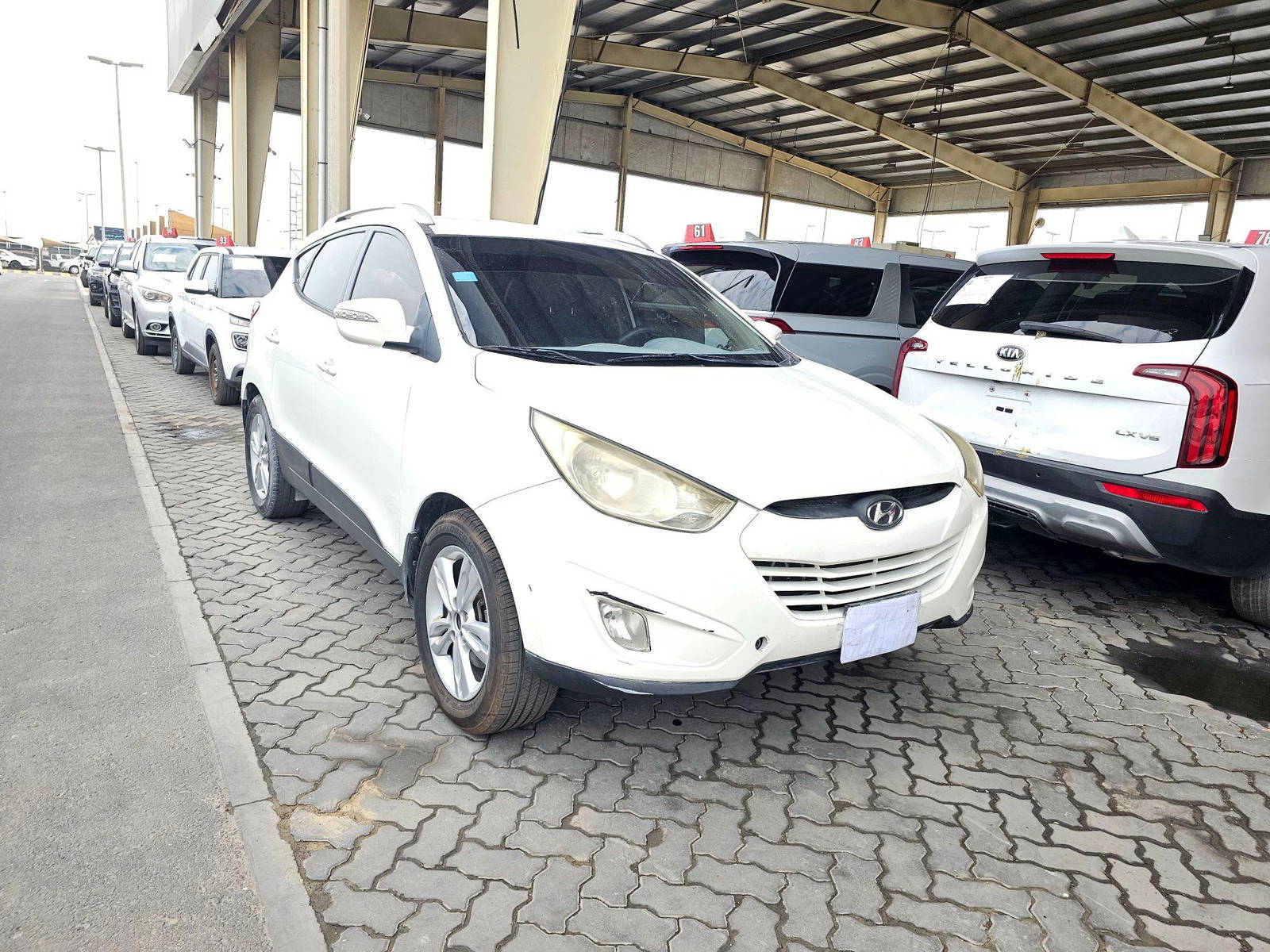 2011 HYUNDAI TUCSON — 241902 KM — Lot 217328 — Souq - Marhaba Auctions Used Cars - Image 4