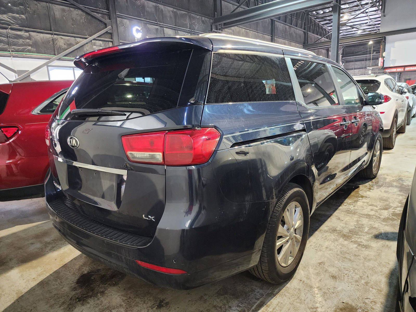 2017 KIA SEDONA — 153505 Miles — Lot 214587 — UMM RAMOOL - Marhaba Auctions Used Cars - Image 5