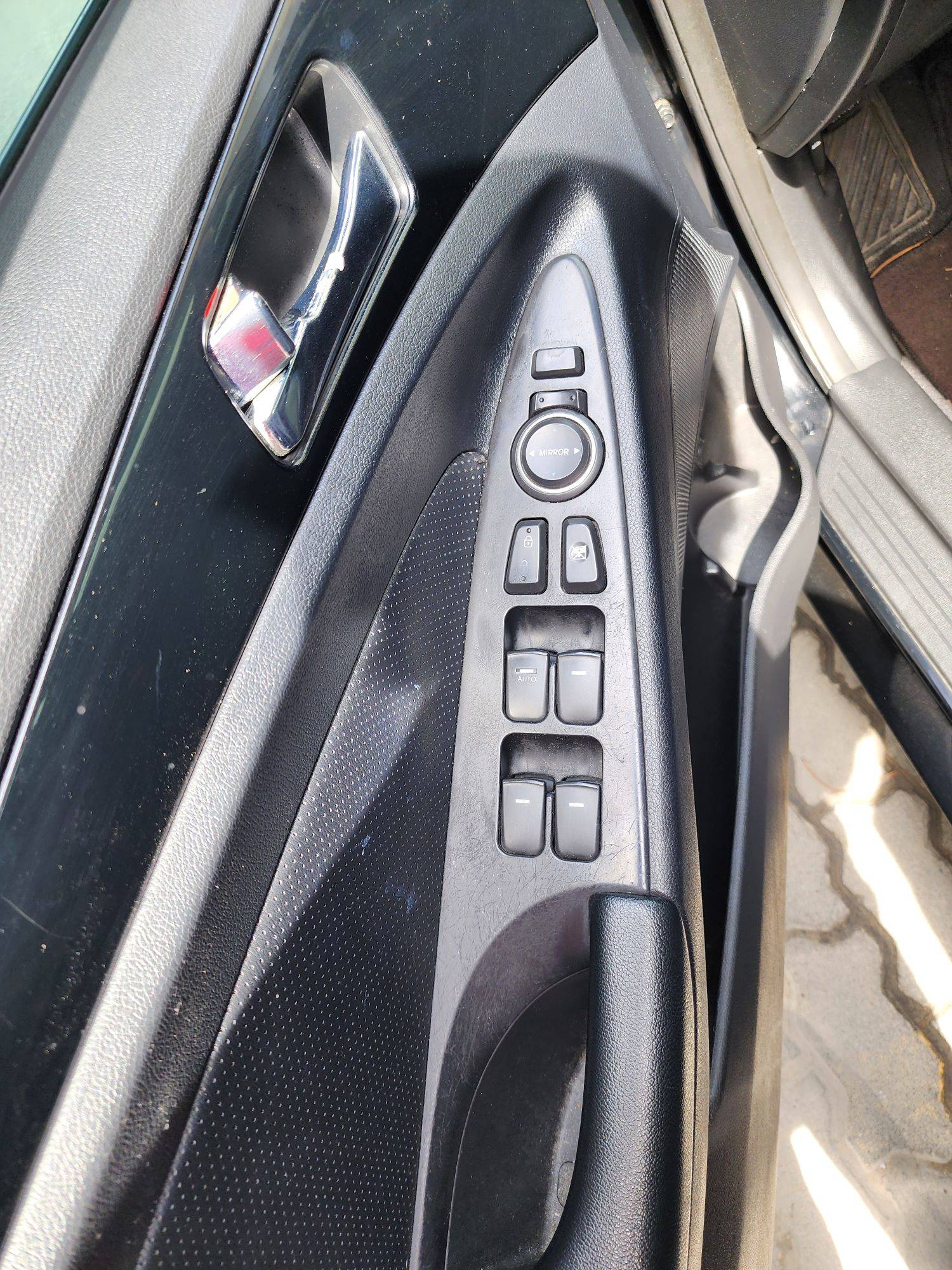 2010 HYUNDAI SONATA — 205605 KM — Lot 002939 — Al Quoz - Marhaba Auctions Used Cars - Image 11
