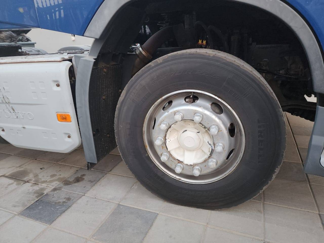 2015 VOLVO FH-Series — 925877 KM — Lot 42960 — Al Quoz - Marhaba Auctions Used Cars - Image 11