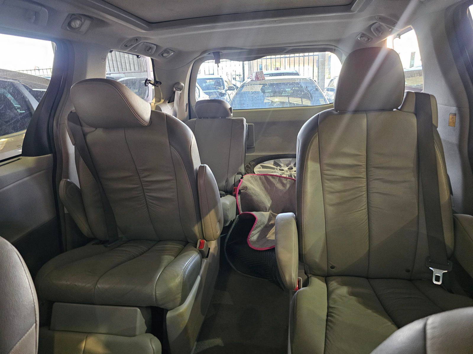 TOYOTA SIENNA 2011 - Marhaba Auction Used Cars - Image 11